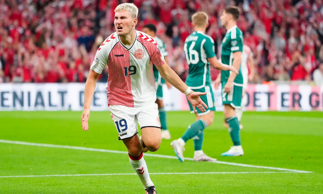 Jonas Wind mang ba điểm về cho Đan Mạch. (Nguồn: EPA) Vòng loại EURO 2024: Pháp và Anh đua nhau thị uy sức mạnh ảnh 3