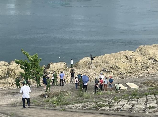 Hòa Bình: Hai bé gái đuối nước thương tâm khi đi tắm ở Sông Đà ảnh 1