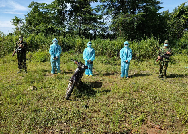 Bình Phước: Bắt 3 đối tượng tổ chức cho người khác xuất cảnh trái phép ảnh 1