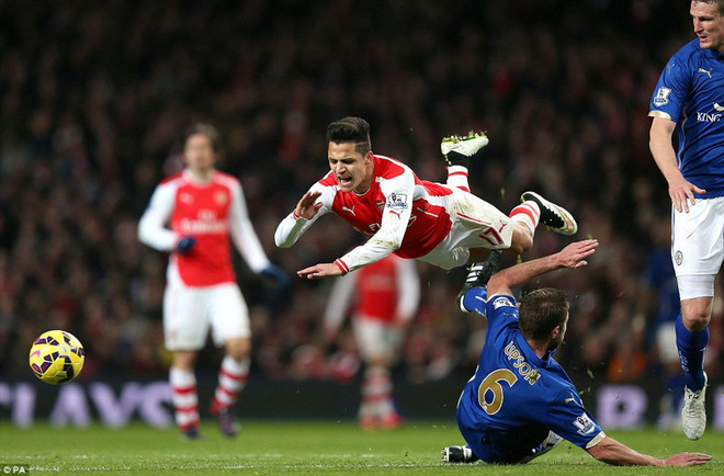 Arsenal trả giá đắt sau chiến thắng nhọc nhằn trước Leicester ảnh 1