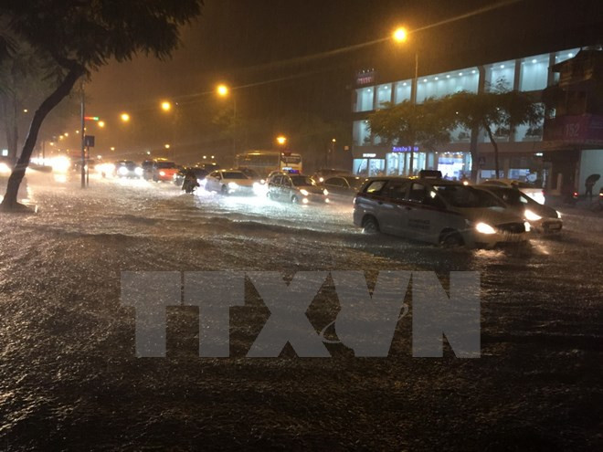 Bão số 10: Đường sắt dừng tàu, hàng không hủy chuyến, xả trạm phí ảnh 1