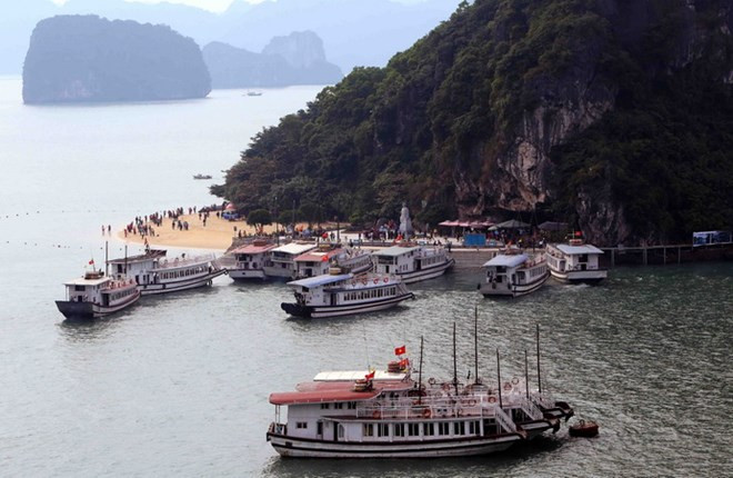 Kiểm tra chất lượng các tàu vận tải khách trên vịnh Hạ Long ảnh 1