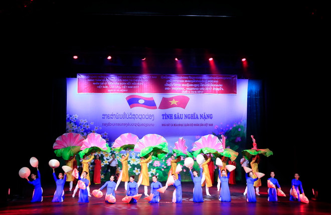 Đặc sắc chương trình nghệ thuật kỷ niệm 55 năm quan hệ Lào-Việt ảnh 1