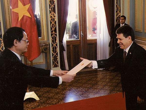 Tổng thống Paraguay ca ngợi sự phát triển của Việt Nam ảnh 1