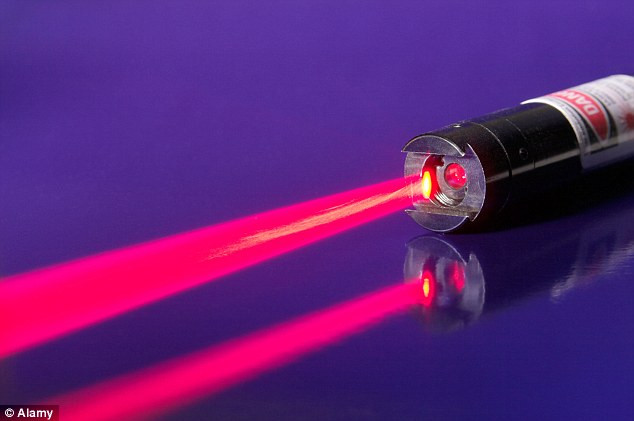 Nga áp dụng biện pháp chữa lao bằng cách chiếu laser vào phổi ảnh 1