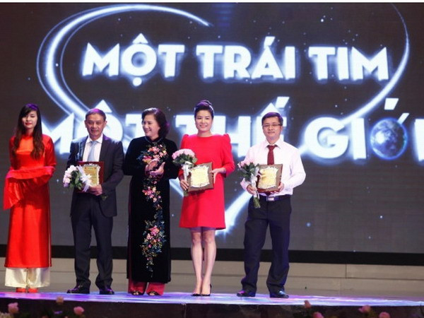 Trên 19 tỷ đồng giúp đỡ người tàn tật và trẻ mồ côi ảnh 1