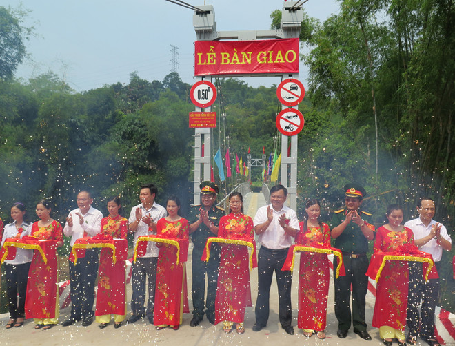 Ấm áp “Nhịp cầu yêu thương” nối những bờ vui tình người ảnh 1