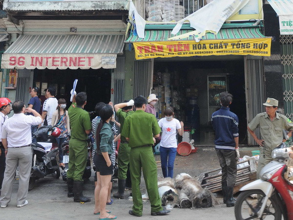 TP.HCM: Hỏa hoạn thiêu rụi hàng tấn hóa chất tổng hợp ảnh 4