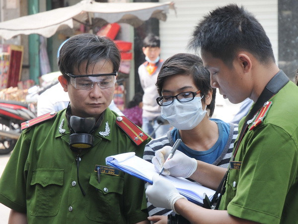 TP.HCM: Hỏa hoạn thiêu rụi hàng tấn hóa chất tổng hợp ảnh 2