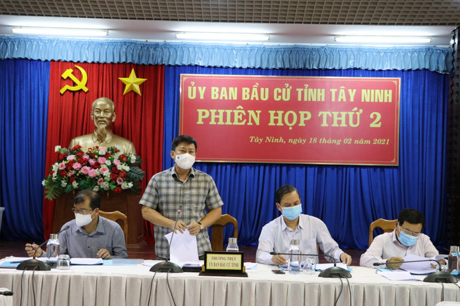 Ông Nguyễn Thanh Ngọc, Phó Bí thư Tỉnh ủy, Chủ tịch UBND tỉnh, Chủ tịch Ủy ban Bầu cử tỉnh Tây Ninh chỉ đạo tại phiên họp thứ 2. (Ảnh: Thanh Tân/TTXVN) Tây Ninh: Đảm bảo phương án phòng dịch trong quá trình diễn ra bầu cử ảnh 1