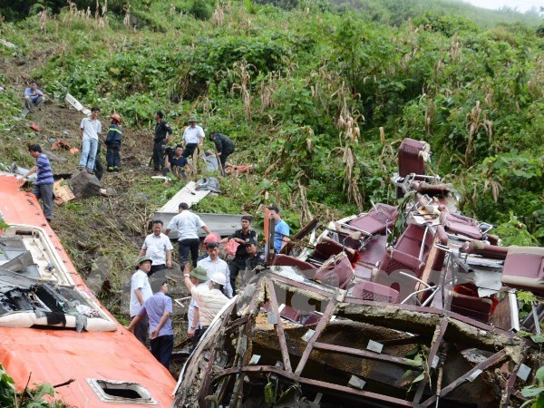 Quảng Nam: Xe khách rơi xuống vực khiến 8 người thương vong ảnh 1