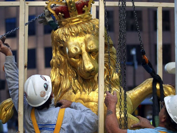 Phát hiện hộp thời gian trong đầu bức tượng sư tử ở Boston ảnh 1