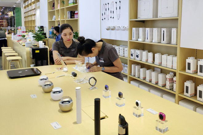 Cận cảnh cửa hàng trải nghiệm đầu tiên của Huawei tại Việt Nam ảnh 3