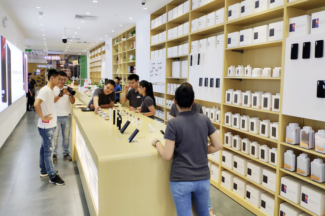 Cận cảnh cửa hàng trải nghiệm đầu tiên của Huawei tại Việt Nam ảnh 2