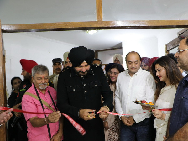 Khai mạc triển lãm ảnh Việt Nam tại thành phố Chandigarh của Ấn Độ ảnh 2