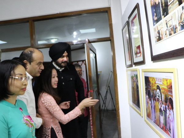 Khai mạc triển lãm ảnh Việt Nam tại thành phố Chandigarh của Ấn Độ ảnh 1