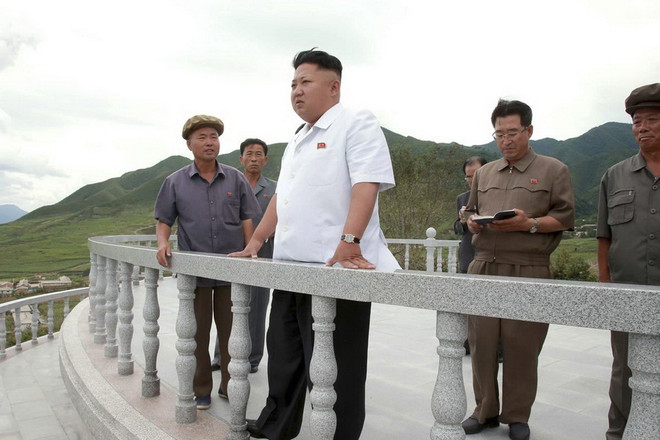 Chùm ảnh đặc biệt về các chuyến thị sát của ông Kim Jong-Un ảnh 11