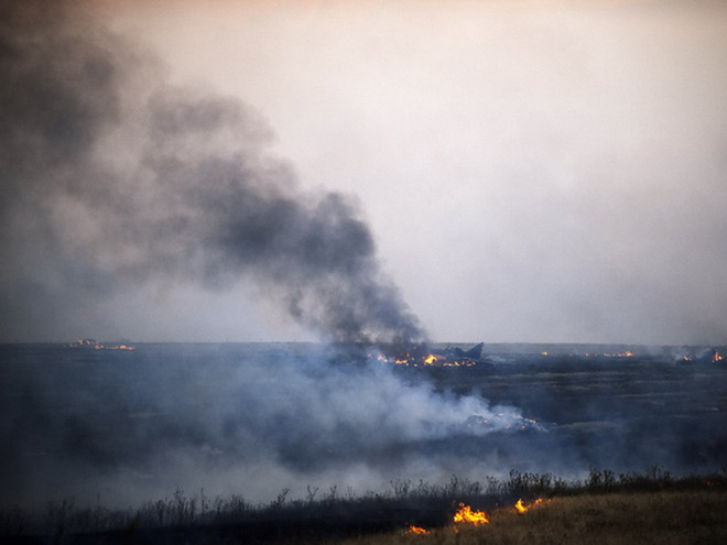 [Photo] Máy bay chiến đấu của Ukraine bị rơi ở miền Đông ảnh 1
