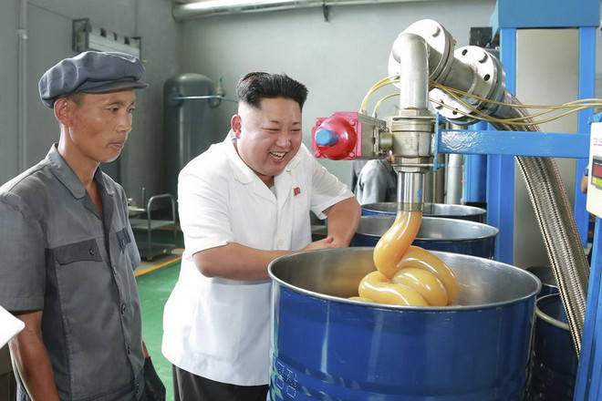 Chùm ảnh đặc biệt về các chuyến thị sát của ông Kim Jong-Un ảnh 1