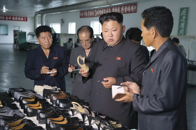 Chùm ảnh đặc biệt về các chuyến thị sát của ông Kim Jong-Un ảnh 14