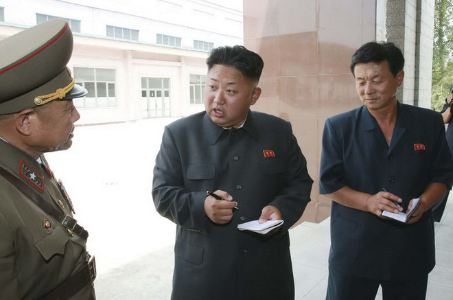 Chùm ảnh đặc biệt về các chuyến thị sát của ông Kim Jong-Un ảnh 9