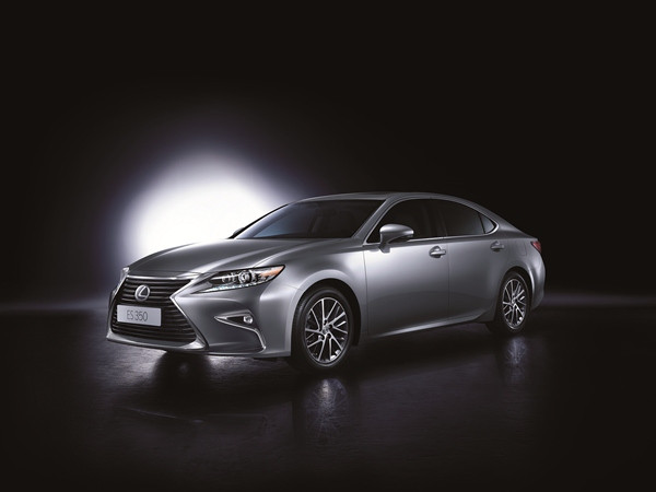 Lexus Việt Nam ra mắt 2 mẫu xe ES thế hệ mới, giá từ 2,1 tỷ đồng ảnh 1