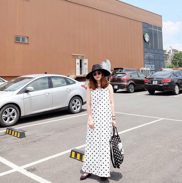 Hà Hồ đối lập Lan Khuê, Quỳnh Châu "rủ" Huyền My diện đồ tối giản ảnh 5