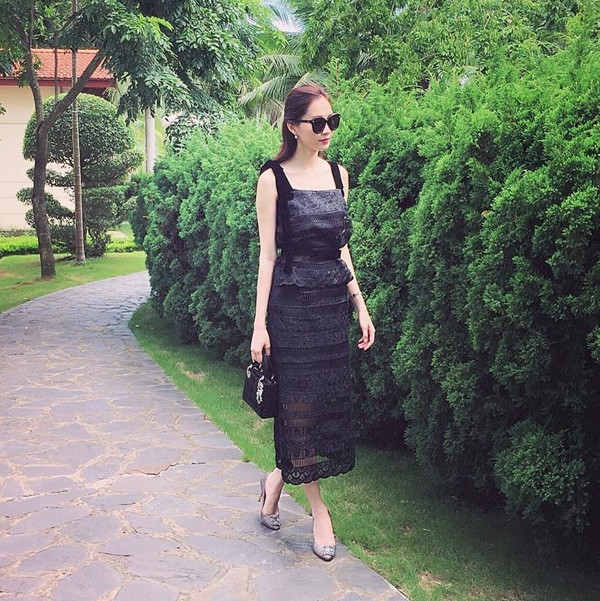 Hà Hồ đối lập Lan Khuê, Quỳnh Châu "rủ" Huyền My diện đồ tối giản ảnh 7