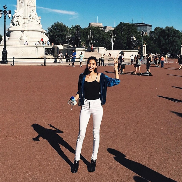 Hà Hồ đối lập Lan Khuê, Quỳnh Châu "rủ" Huyền My diện đồ tối giản ảnh 12