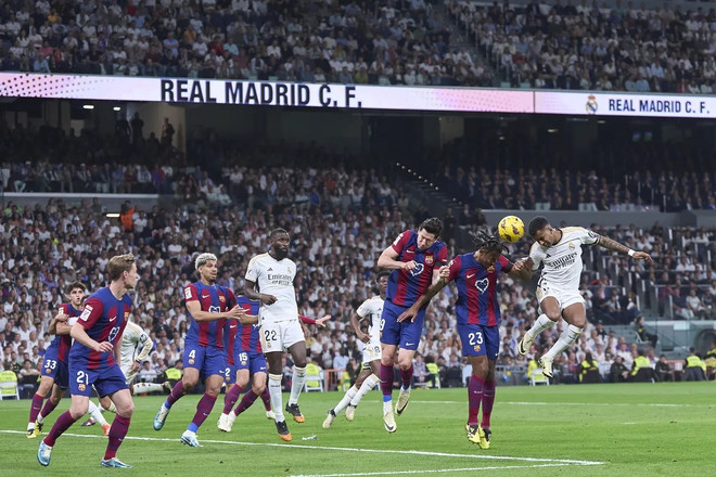 Real khiến Barcelona đối mặt cảnh trắng tay ở mùa giải này. (Nguồn: Getty Images) Real_danh_bai_Barcelona_3-2_3.jpg