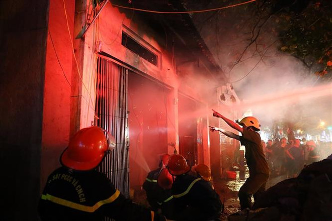 Điện Biên: Cháy lớn tại khu dân cư trên địa bàn thành phố ảnh 1