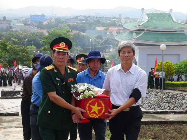 Bình Thuận an táng 9 hài cốt liệt sỹ hy sinh trong chiến tranh ảnh 1
