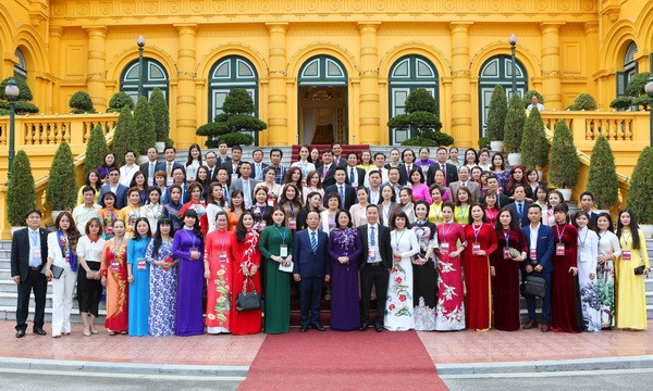 Quyền Chủ tịch nước gặp mặt đại biểu doanh nghiệp nhỏ và vừa ảnh 1