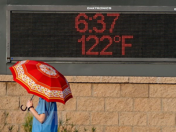 Những "phiến đá khát" lộ thiên sau mùa hè hạn hán tại Séc ảnh 1