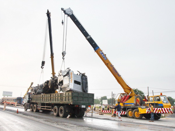 Chưa khởi tố vụ tàu hỏa đâm xe tải trên đường sắt Bắc Nam ảnh 1