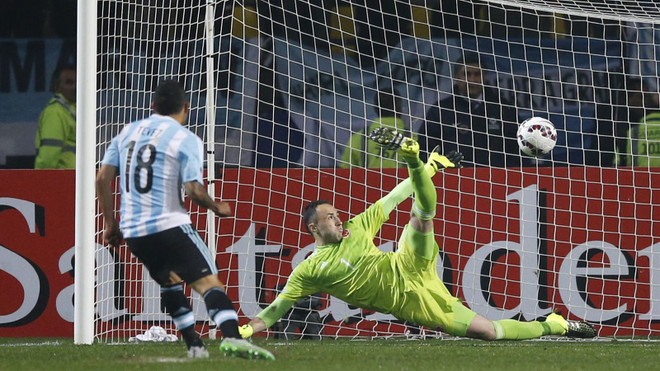 Video màn "đấu súng" kịch tính giữa Argentina và Colombia ảnh 1