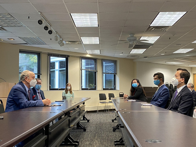 Đại sứ quán Việt Nam tại Mỹ tặng khẩu trang cho bang Maryland ảnh 1