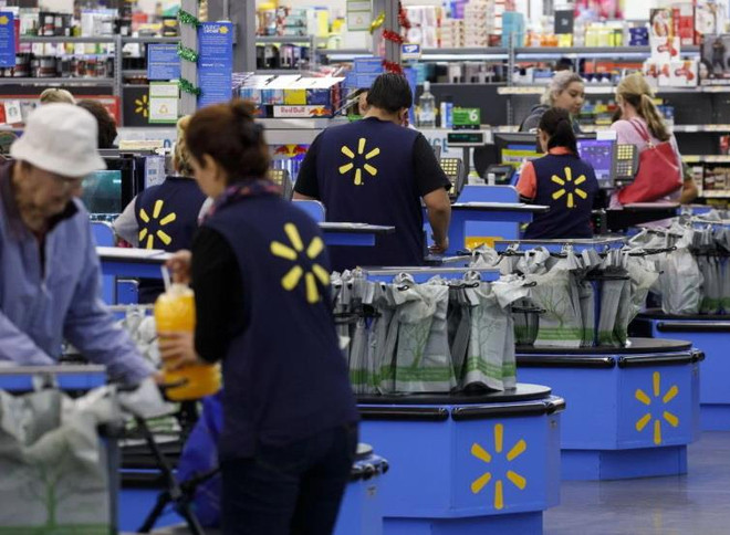 Ứng cử viên Tổng thống Mỹ kêu gọi Walmart tăng lương cho nhân viên ảnh 1