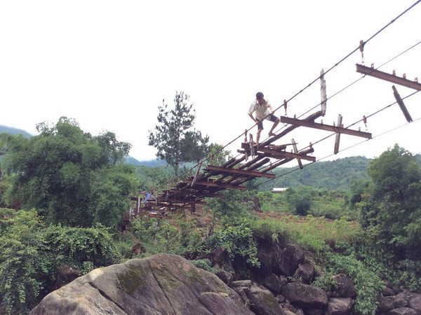 Hoàn thành gia cố cầu treo tạm Chu Va 6 để dân qua lại ảnh 1