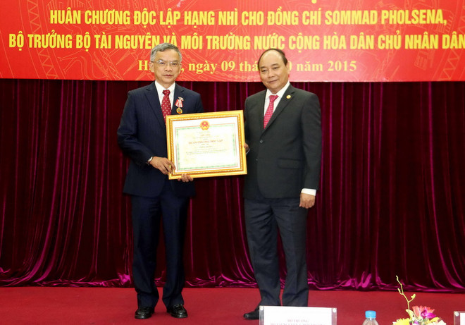 Phó Thủ tướng trao Huân chương Độc lập hạng Nhì tặng Bộ trưởng Lào ảnh 1