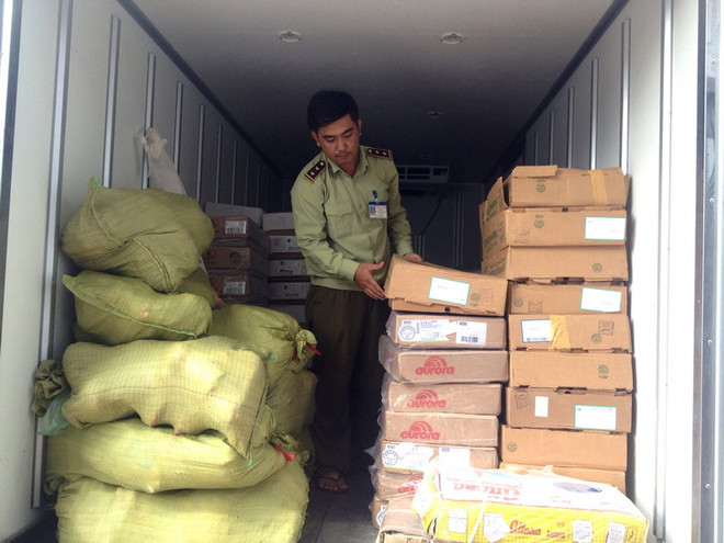 Tạm giữ hơn 2 tấn thực phẩm đông lạnh không hóa đơn, chứng từ ảnh 1