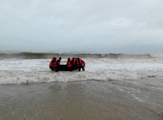 Cảnh sát Malaysia phát hiện 13 thi thể ở một bãi biển miền Nam ảnh 1