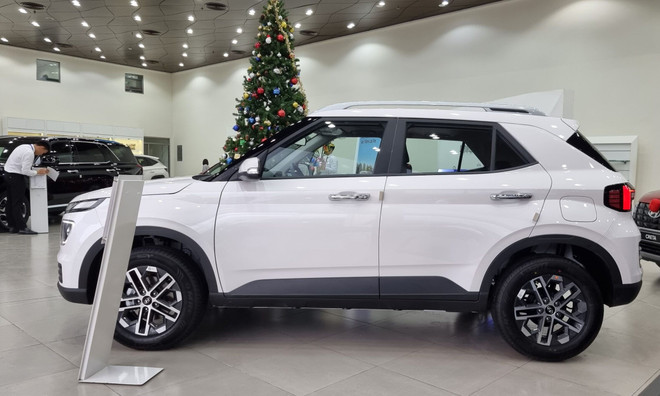 Những chiếc SUV cỡ A đang là xu hướng thay thế những chiếc hatchback gầm thấp. (Ảnh: Minh Hiếu/Vietnam+) venuedailylongbien.jpg