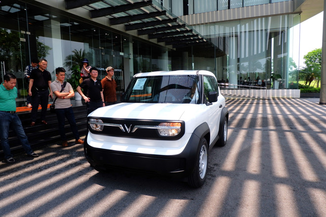 Xe mini điện VinFast VF3 ra mắt gây sốt thị trường. (Ảnh: Minh Hiếu/Vietnam+) cảnh toàn2.JPG