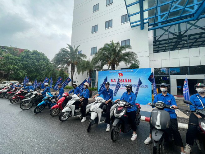 Đoàn xe ra quân tuyên truyền các đội hình thuộc chiến dịch Thanh niên tình nguyện hè 2024. (Ảnh: Minh Hiếu/Vietnam+) anh10.jpg