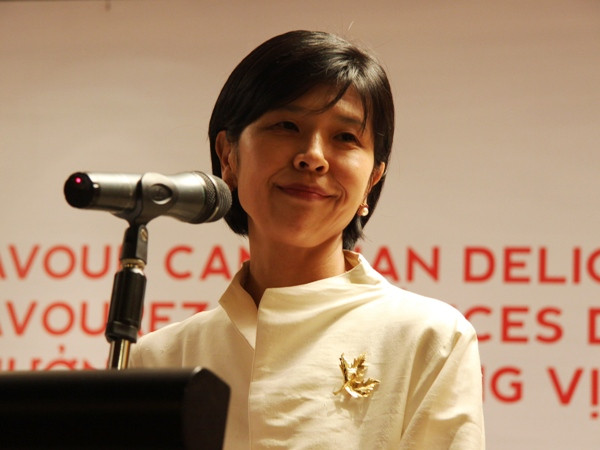 Bà Ping Kitnikone, Đại sứ Canada tại Việt Nam phát biểu. (Ảnh: Đại sứ quán cung cấp) Thưởng thức tôm hùm và thịt bò Canada tại các nhà hàng Việt Nam ảnh 1