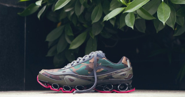 Những đôi giày sneakers cực chất "cộp mác" người nổi tiếng ảnh 12