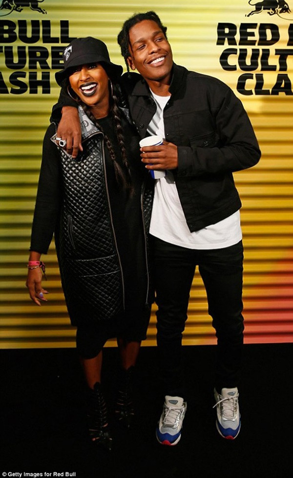 Những đôi giày sneakers cực chất "cộp mác" người nổi tiếng ảnh 11