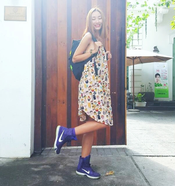 Hồ Ngọc Hà rực rỡ, Hoàng Thùy Linh sành điệu dạo phố tuần này ảnh 8