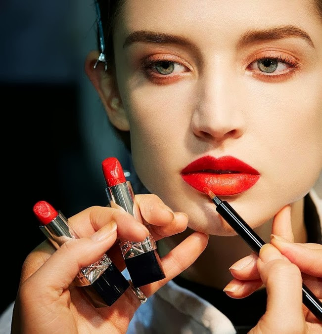 Năm kiểu làm đẹp mê hoặc từ tuần lễ thời trang Haute Couture ảnh 19